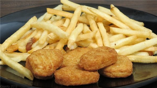 CHICKEN NUGGETS WITH CHIPS